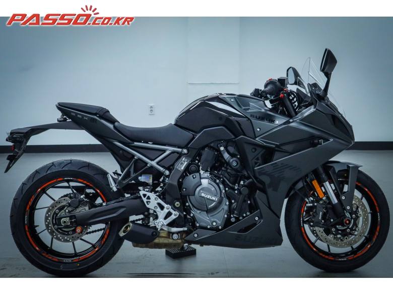 스즈키 GSX - 8 R